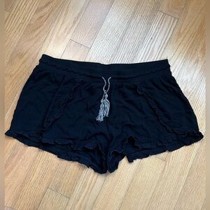 Black Ruffled Shorts: Stylish Comfort for Any Occasion